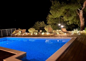 Unclassified image, 5 of 29, button - Vrbo Property (Vis)