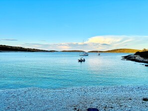 Unclassified image, 4 of 29, button - Vrbo Property (Vis)