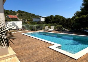 Unclassified image, 2 of 29, button - Vrbo Property (Vis)