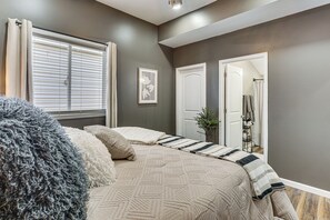 2 habitaciones, tabla de planchar con plancha, internet y ropa de cama 