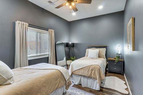 Walk to Dtwn Sedalia! Family & Nurses Hub w/ Deck