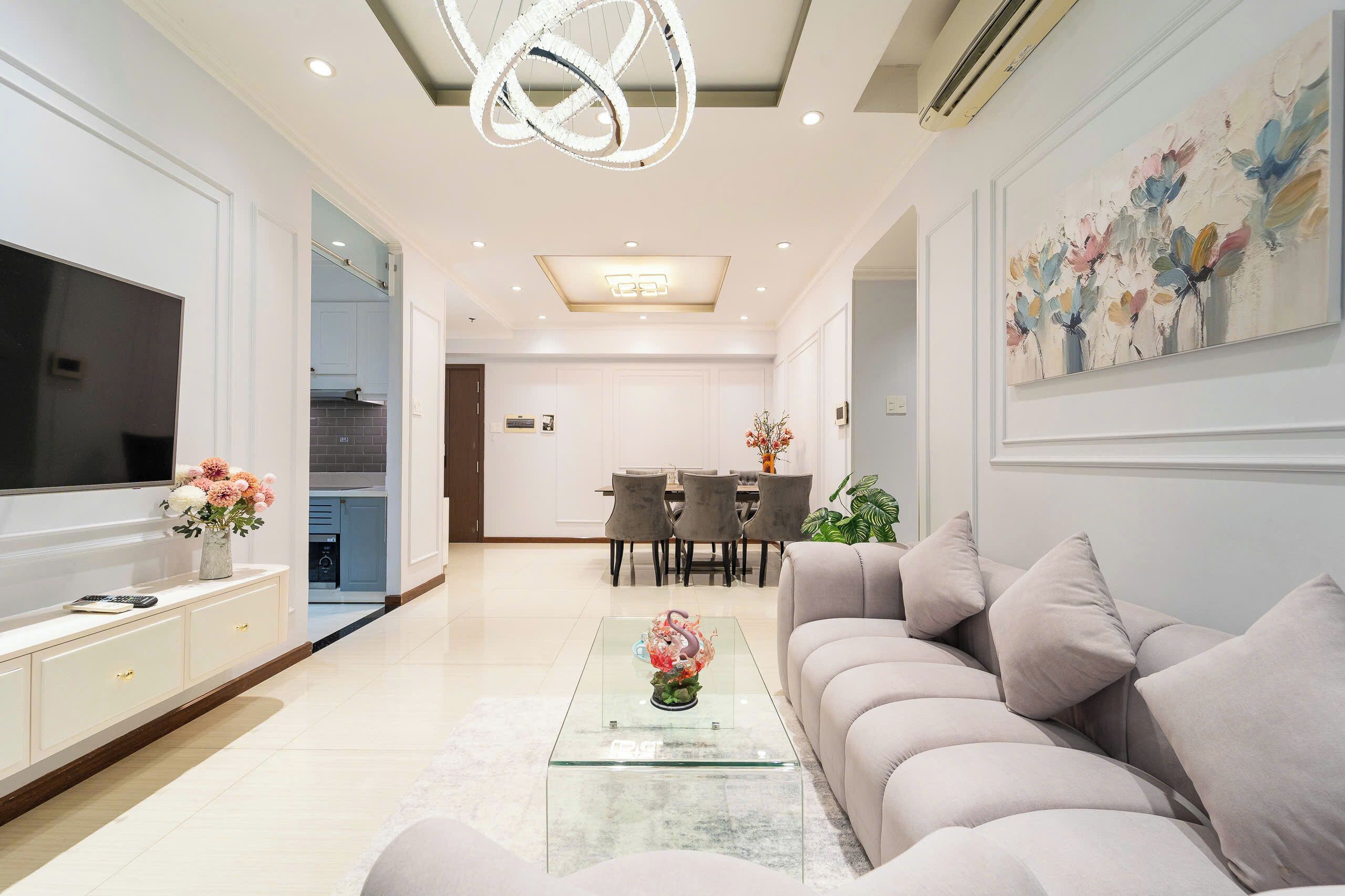 华丽公寓 | 起居区 | 49-英寸智能电视（配备有线频道）、Netflix、流媒体服务