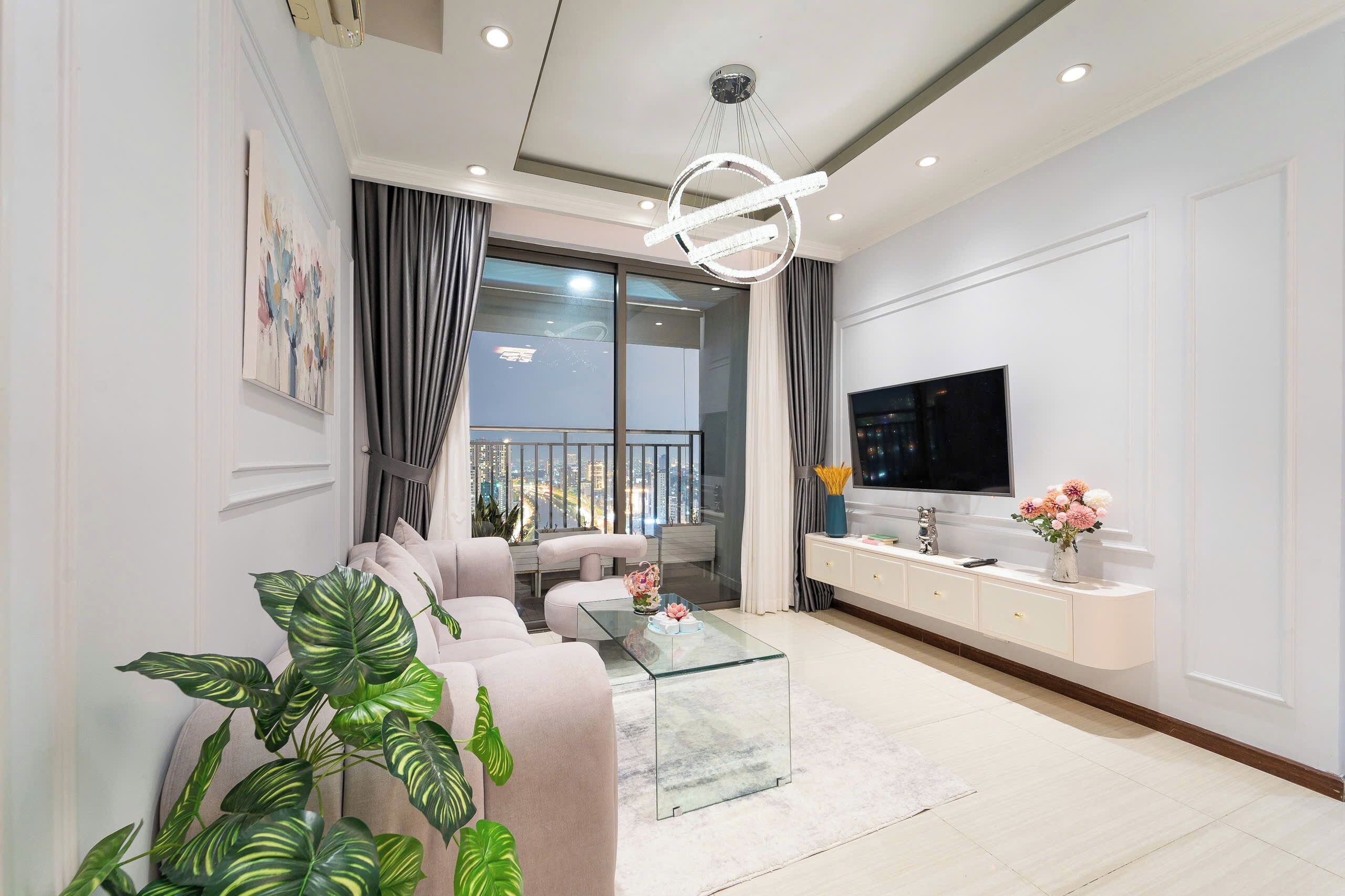 Apartamento Deluxe | Zona de estar | Smart TV de 49 pulgadas con canales por cable, Netflix