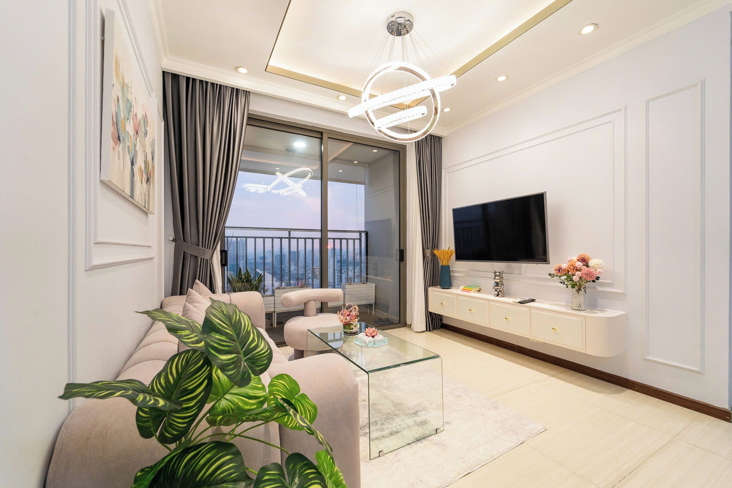 Apartamento Deluxe | Zona de estar | Smart TV de 49 pulgadas con canales por cable, Netflix