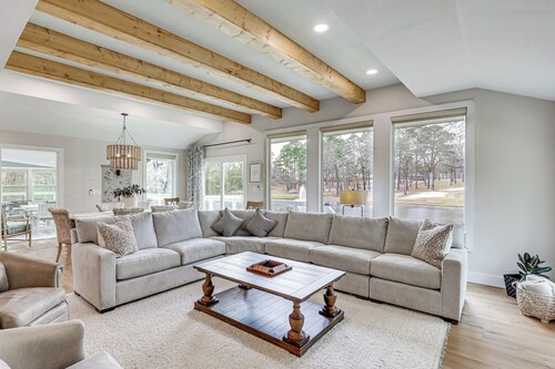 Fairway & Water Views! Peaceful Holly Lake Retreat