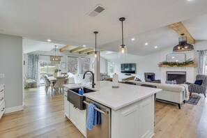 Interior - Fairway & Water Views! Peaceful Holly Lake Retreat (Holly Lake Ranch)