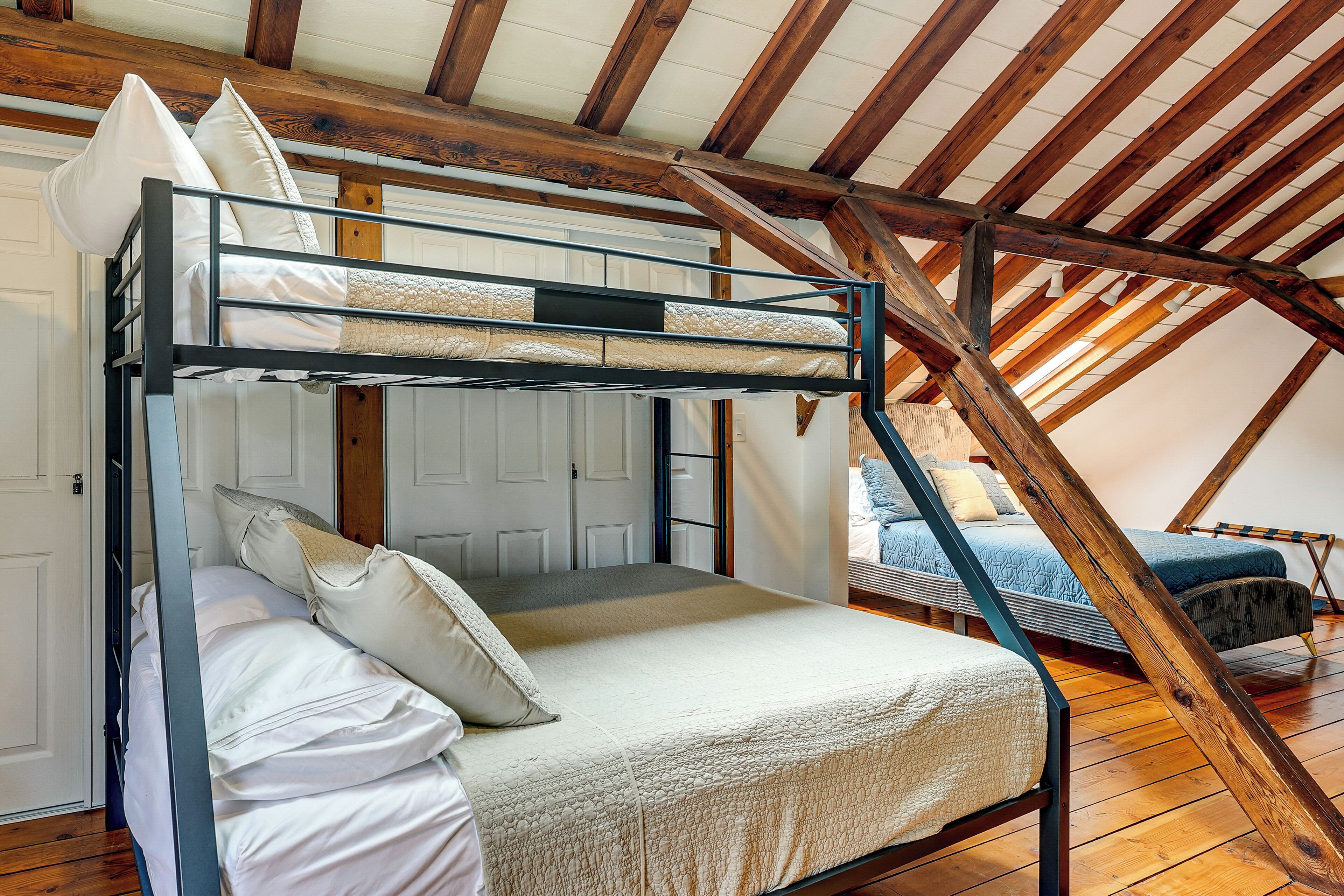 3 bedrooms, internet, bed sheets