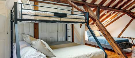 3 bedrooms, internet, bed sheets