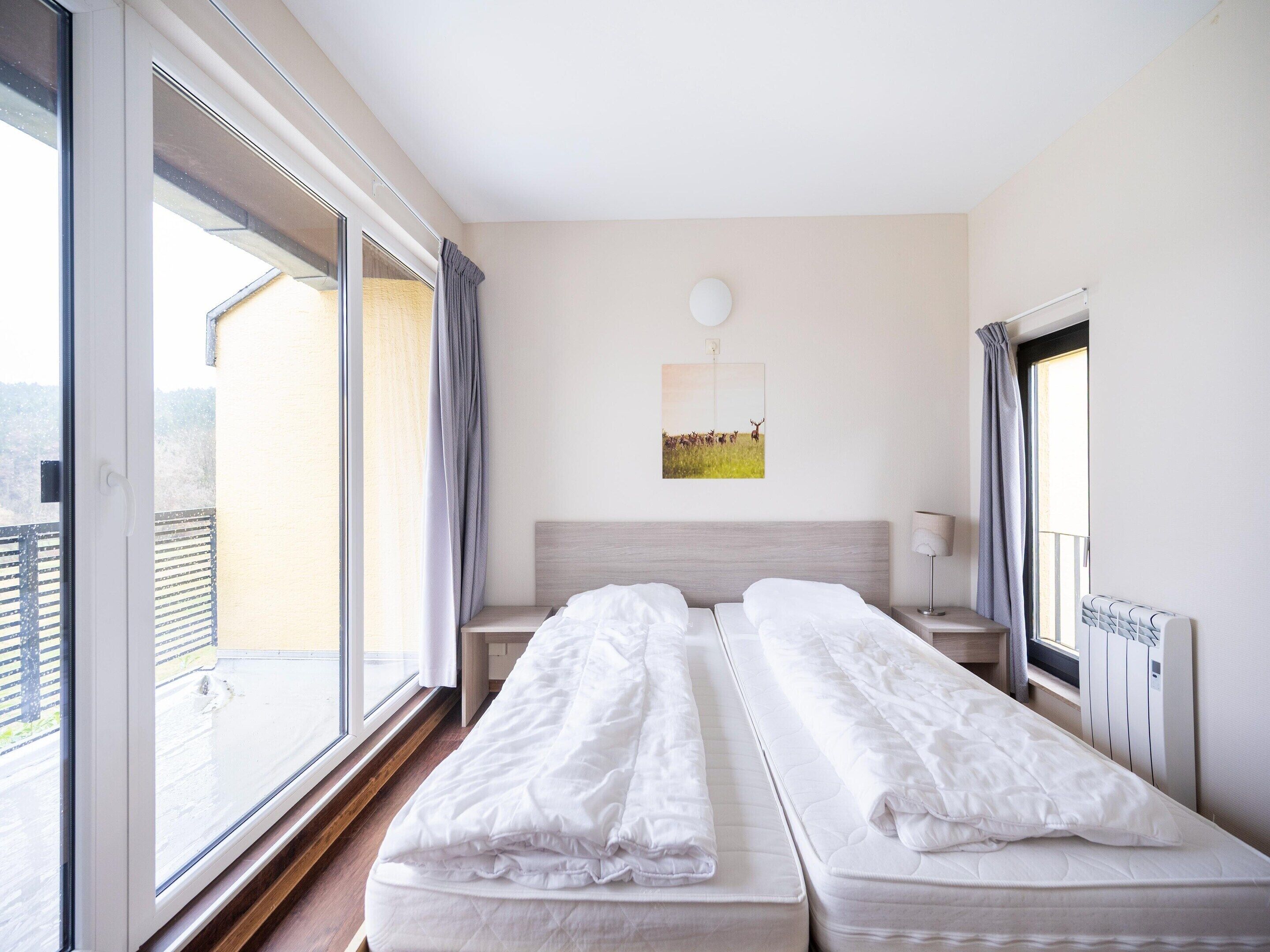 9 bedrooms, bed sheets