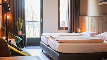 3 bedrooms, bed sheets