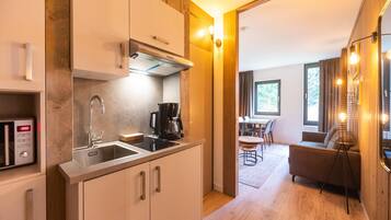 Fridge, coffee/tea maker, electric kettle, cookware/dishes/utensils