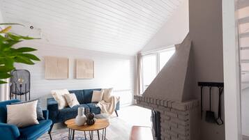 Deluxe House, 2 Bedrooms | Living room