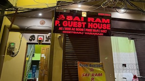 A guest house with a signboard advertising AC and non-AC rooms, free Wi-Fi, and 24x7 service. - Om Sai Ram Paying Guest House (Varanasi)