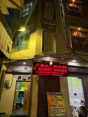 Unclassified image, 3 of 7, button - Om Sai Ram Paying Guest House (Varanasi)