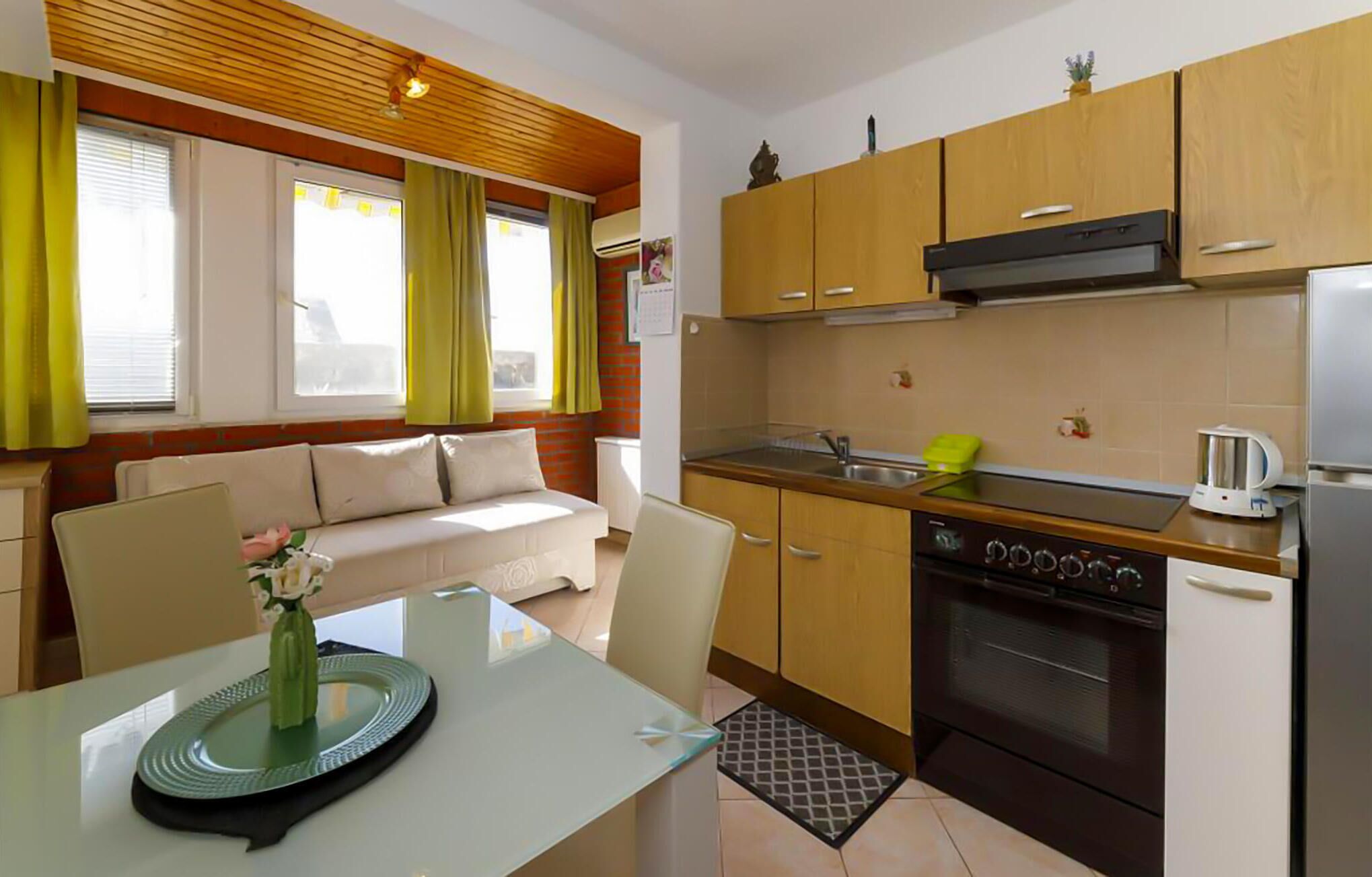 Kühlschrank, Ofen, Herdplatte, Geschirrspüler