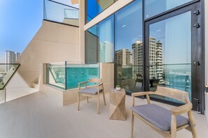 Terrace/patio - 1BR Oasis Featuring a Private Mini Pool on the Balcony with Community Views (Dubai)