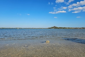 Beach - < 1 Mi to Ramp! Boater's Retreat in Edgewater (Edgewater)