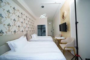 Unclassified image, 4 of 8, button