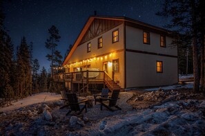 Exterior - The Hideout: Speakeasy, Arcade, Sauna & Hot Tub&More: Mountain Cabin at 11,000ft (Fairplay)