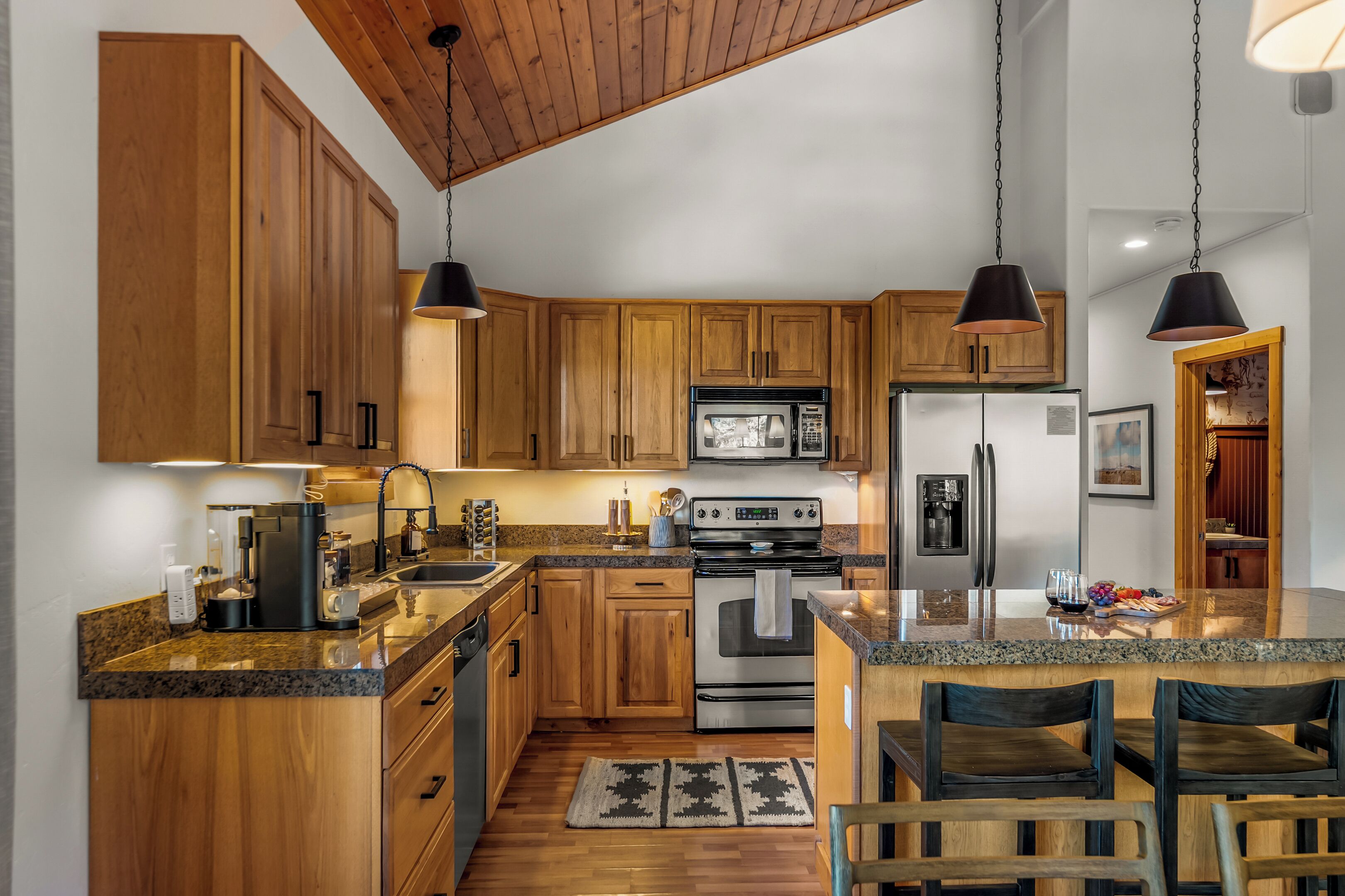 Geladeira, micro-ondas, fogão, cooktop