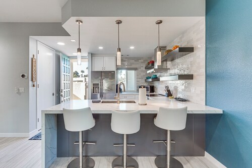 Desert Oasis Close to Palm Springs Attractions!