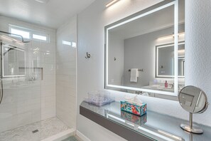 Hair dryer, towels - Desert Oasis Close to Palm Springs Attractions! (Cathedral City)