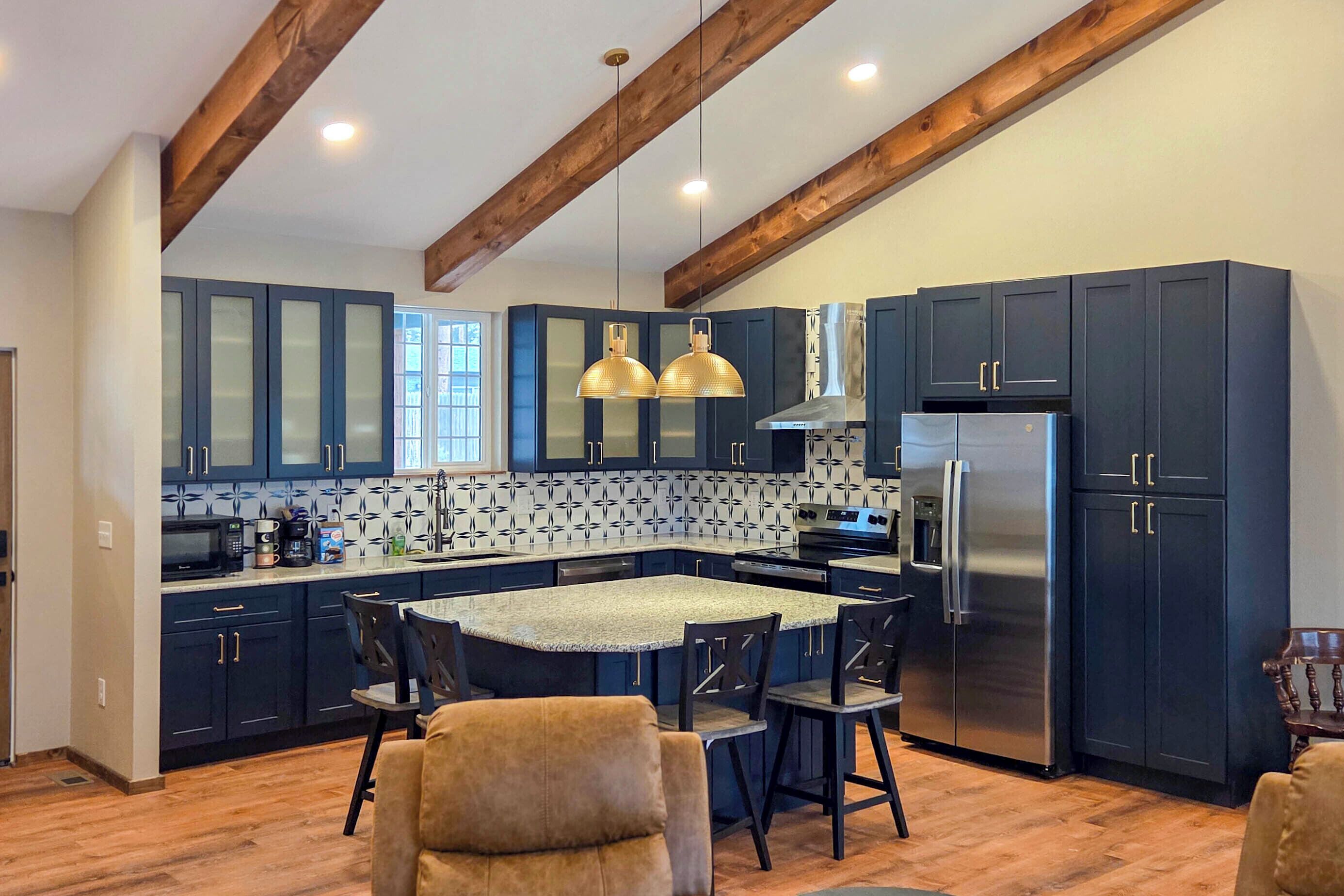 Fridge, microwave, stovetop, dishwasher