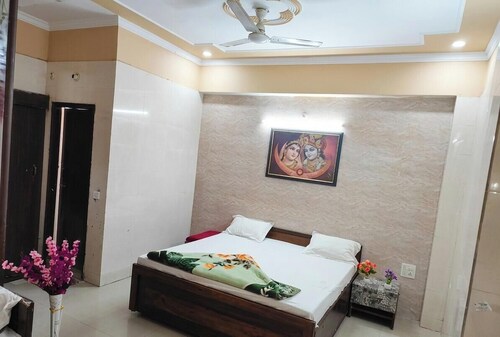 SHRI HARIVANSH SEWA KUNJ