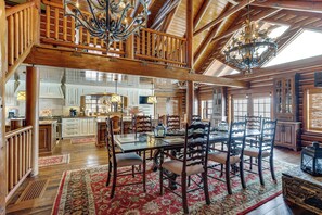 Dining - Theater, Gym, Hot Tub: Versailles 'Heritage Lodge' (Versailles)