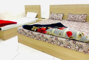 Triple Room | Free WiFi, bed sheets