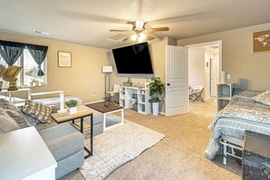 4 bedrooms, desk, iron/ironing board, travel crib