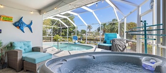 Heated Pool & Boat Dock! Port Charlotte Getaway