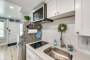Fridge, microwave, dishwasher, coffee/tea maker - Walk to Beach & Boardwalk! Wildwood Crest Getaway (Wildwood Crest)