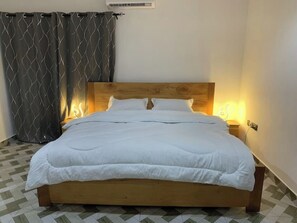 4 bedrooms, iron/ironing board, WiFi, bed sheets - Tree fort property 2 in North Legon (Accra)