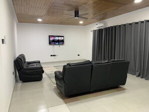 Interior - Tree fort property 2 in North Legon (Accra)