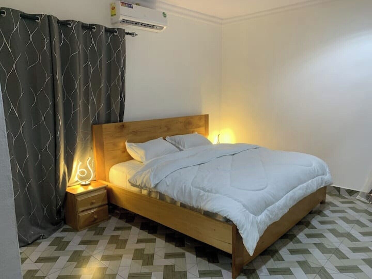 4 quartos, ferros/tábuas de passar roupa, Wi-Fi, roupa de cama