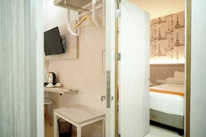 Free WiFi, wheelchair access - Front One Hotel Sragen (Sragen)