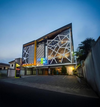 Front of property. Front One Hotel Sragen