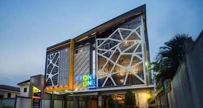 Front One Hotel Sragen