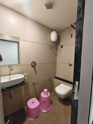 Free toiletries, towels, soap, shampoo - Hotel Signature Bopal (Ahmedabad)