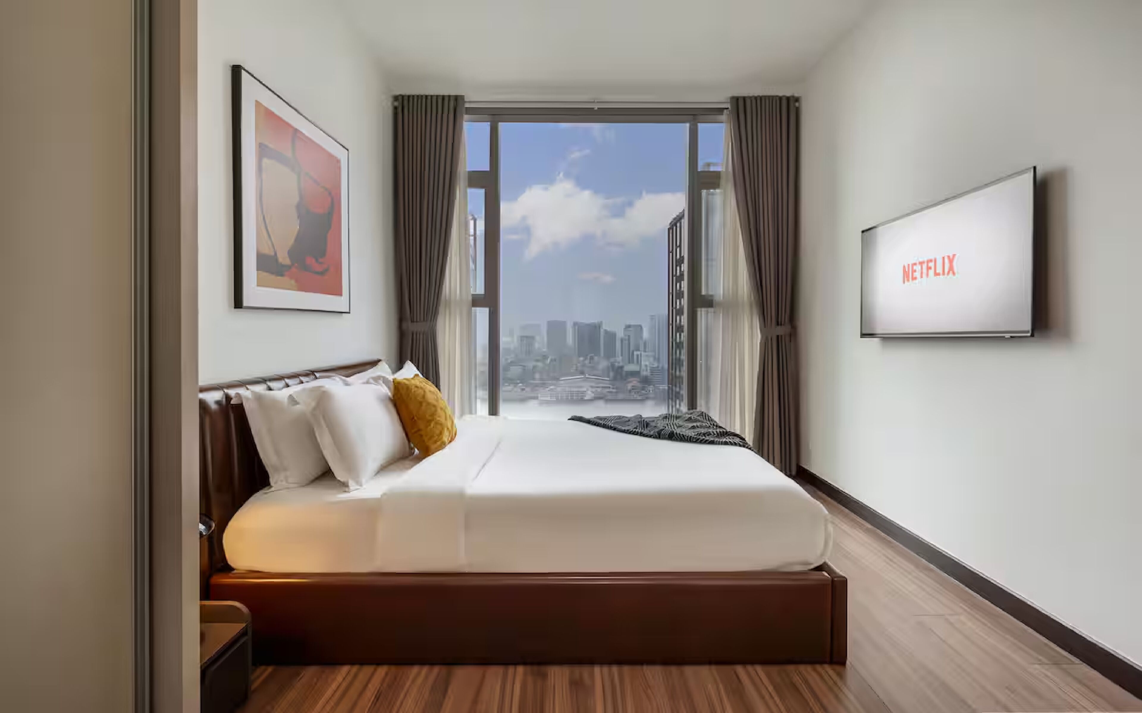 Luksusleilighet, 2 soverom, balkong, byutsikt | Minibar (inkludert), skrivebord og skrivebord for bærbar PC