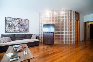 TV - Kolonaki Heaven - 2BR, Kolonaki (Athens)