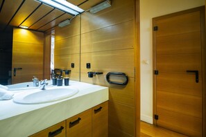 Bathroom - Kolonaki Heaven - 2BR, Kolonaki (Athens)
