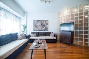 TV - Kolonaki Heaven - 2BR, Kolonaki (Athens)