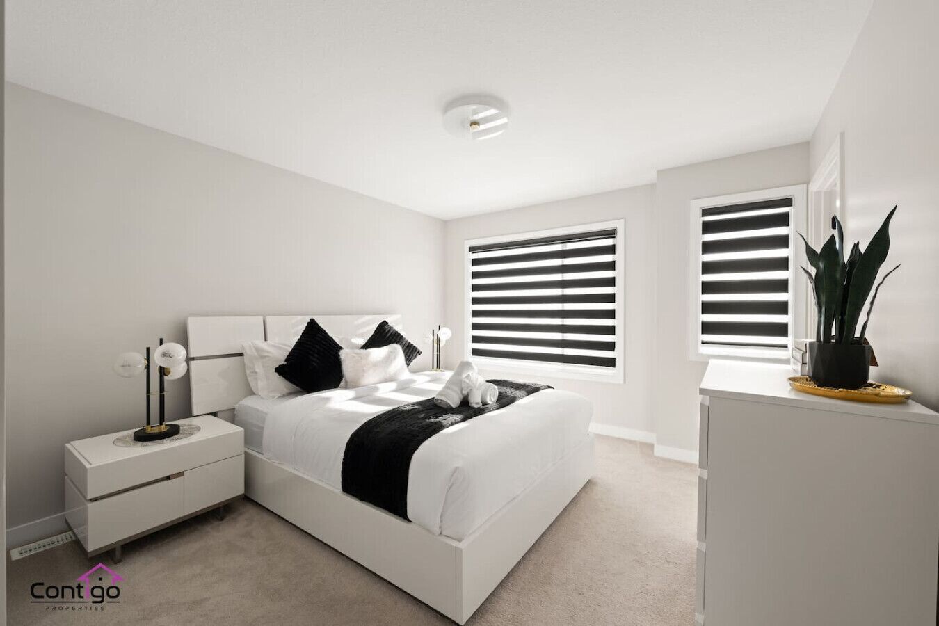 3 chambres, bureau, fer et planche à repasser, lit parapluie