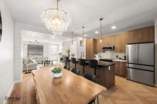 Modern Haven | Family Luxury | 15 min to WEM & DT