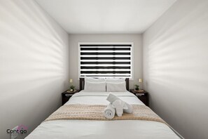 3 chambres, bureau, fer et planche à repasser, lit parapluie