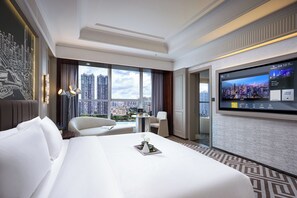 Minibar con artículos gratuitos, decoración individual, escritorio