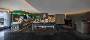 Café da manhã com buffet grátis todos os dias