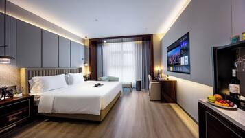 Free minibar, desk, laptop workspace, blackout drapes